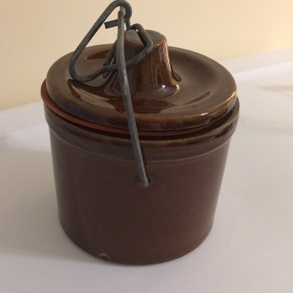 Vintage cheese crock. Brown.